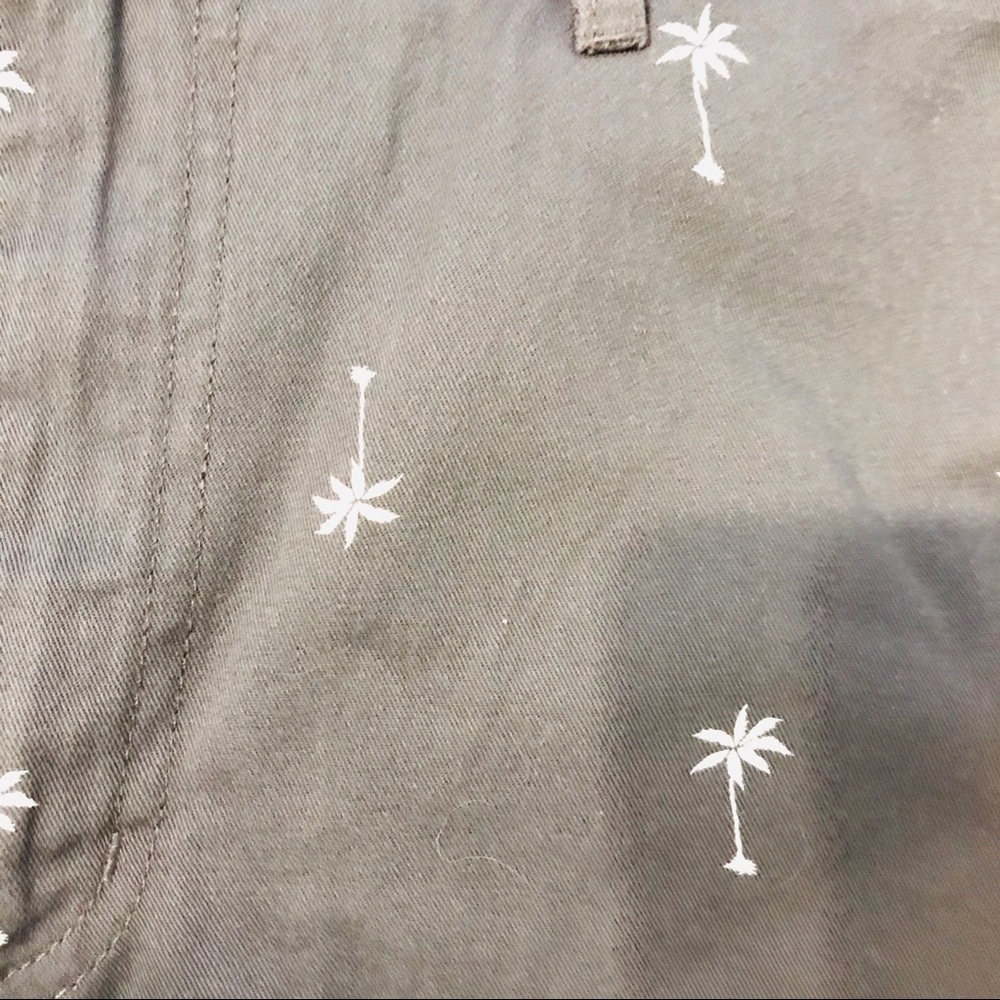 Junk food shorts Mickey Mouse palm trees Disney - Picture 6 of 6